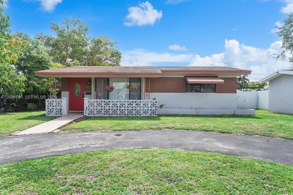 2321 Gulfstream Dr, Miramar, FL 33023
