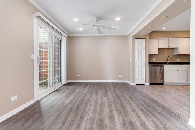 2316 Highland Court 2316, Schaumburg, IL 60194