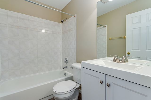 2316 Highland Court 2316, Schaumburg, IL 60194