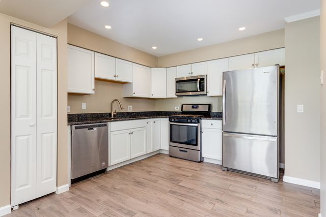 2316 Highland Court 2316, Schaumburg, IL 60194