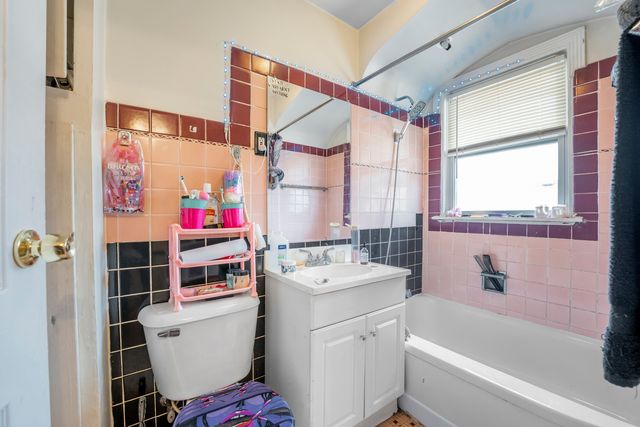 2530 N Neva Avenue, Chicago, IL 60707