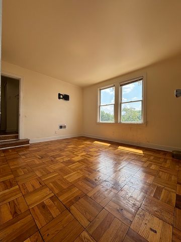 2530 N Neva Avenue, Chicago, IL 60707