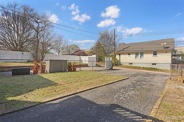 6023 Elizabeth Avenue, St Louis, MO 63139