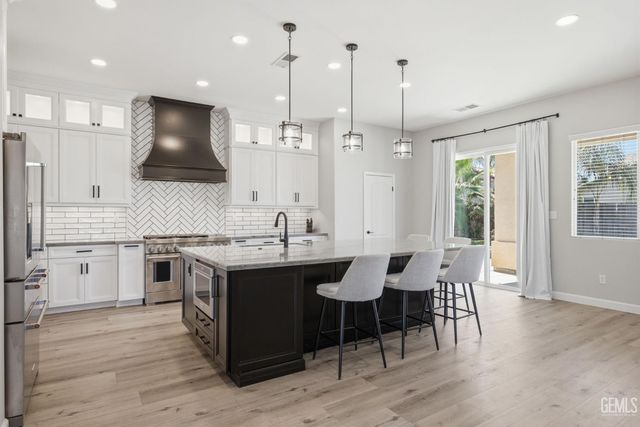 10819 Cypress Falls Avenue, Bakersfield, CA 93312