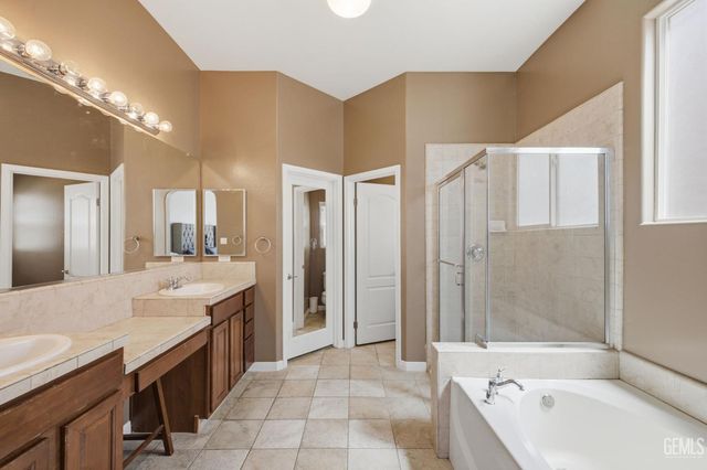 10819 Cypress Falls Avenue, Bakersfield, CA 93312