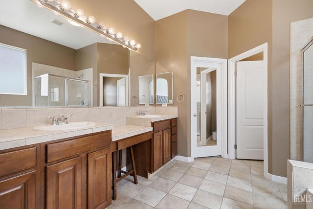 10819 Cypress Falls Avenue, Bakersfield, CA 93312