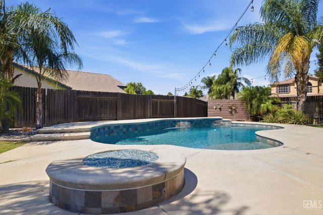 10819 Cypress Falls Avenue, Bakersfield, CA 93312