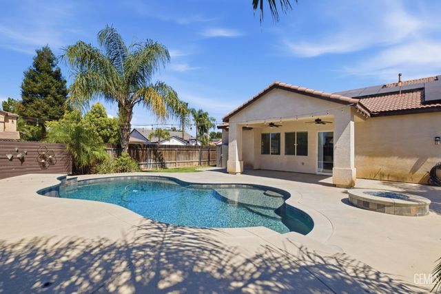 10819 Cypress Falls Avenue, Bakersfield, CA 93312