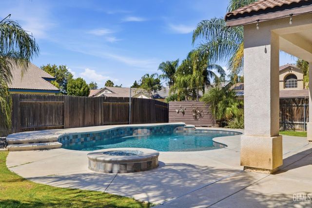 10819 Cypress Falls Avenue, Bakersfield, CA 93312