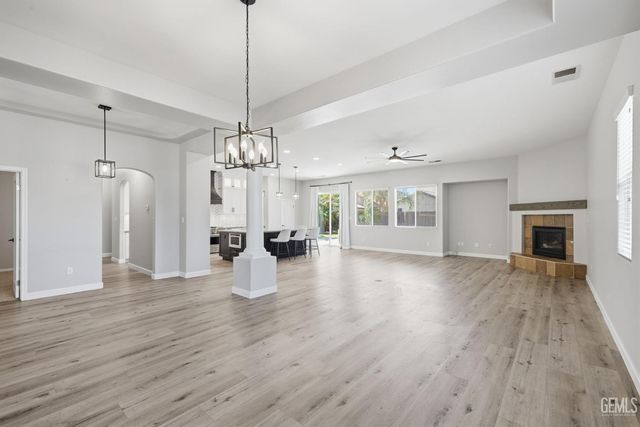 10819 Cypress Falls Avenue, Bakersfield, CA 93312