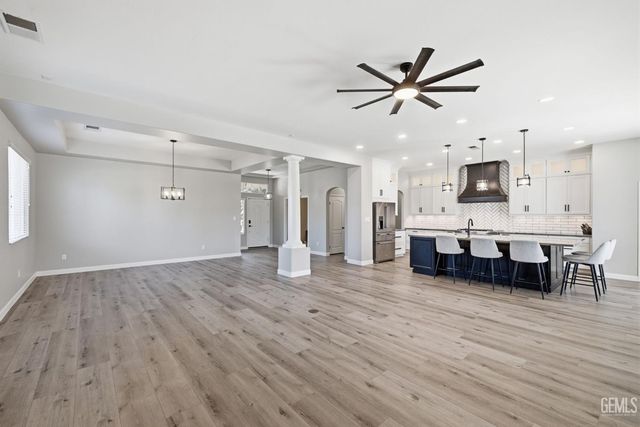 10819 Cypress Falls Avenue, Bakersfield, CA 93312