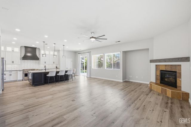 10819 Cypress Falls Avenue, Bakersfield, CA 93312