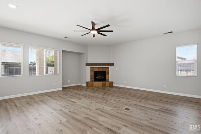 10819 Cypress Falls Avenue, Bakersfield, CA 93312
