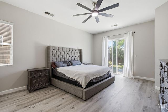 10819 Cypress Falls Avenue, Bakersfield, CA 93312