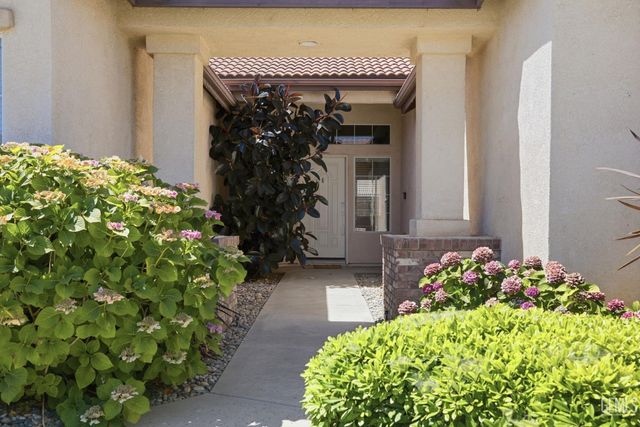 10819 Cypress Falls Avenue, Bakersfield, CA 93312