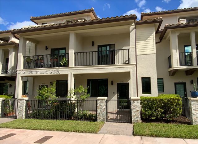 4683 NW 83rd Path, Doral, FL 33166