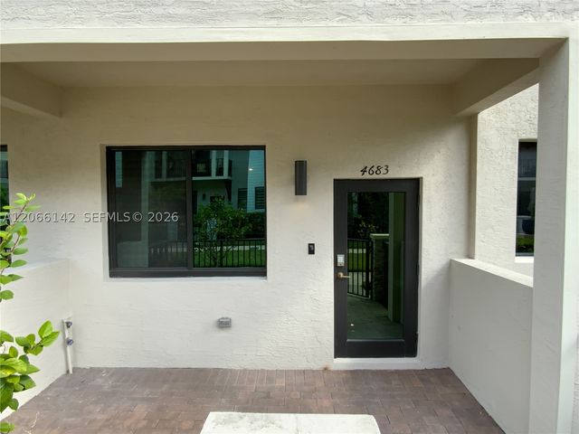 4683 NW 83rd Path, Doral, FL 33166