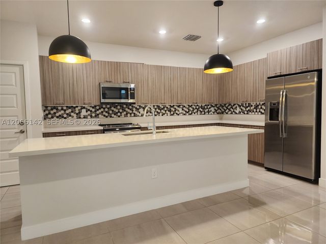 4683 NW 83rd Path, Doral, FL 33166