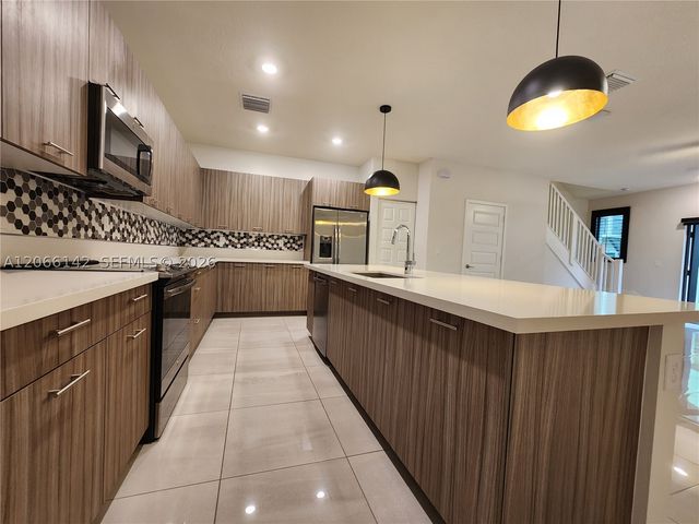 4683 NW 83rd Path, Doral, FL 33166
