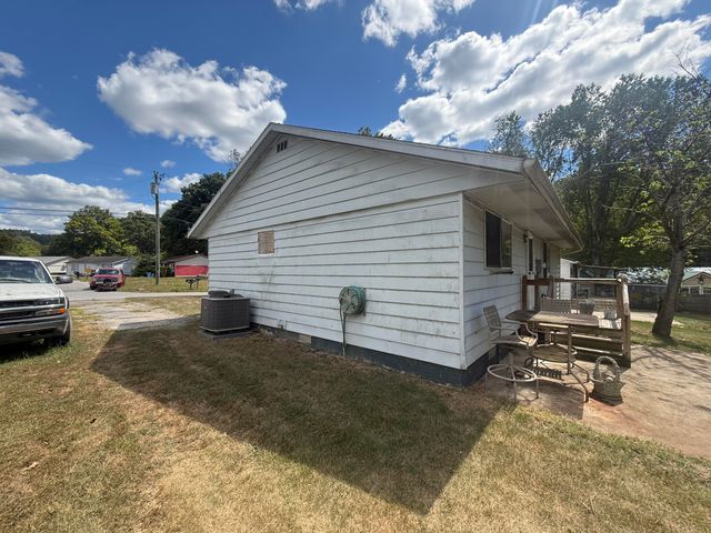 1481 Meadow Brook Road, Vanceburg, KY 41179