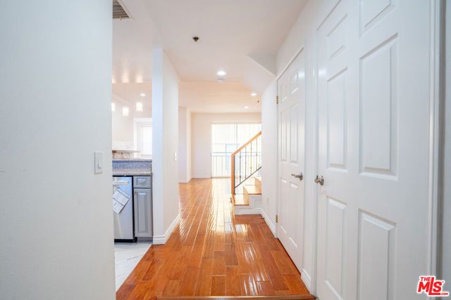 1030 S Norton Avenue 6, Los Angeles, CA 90019