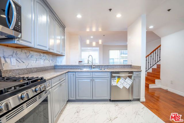 1030 S Norton Avenue 6, Los Angeles, CA 90019