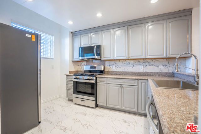 1030 S Norton Avenue 6, Los Angeles, CA 90019