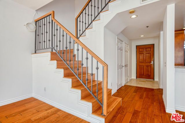 1030 S Norton Avenue 6, Los Angeles, CA 90019