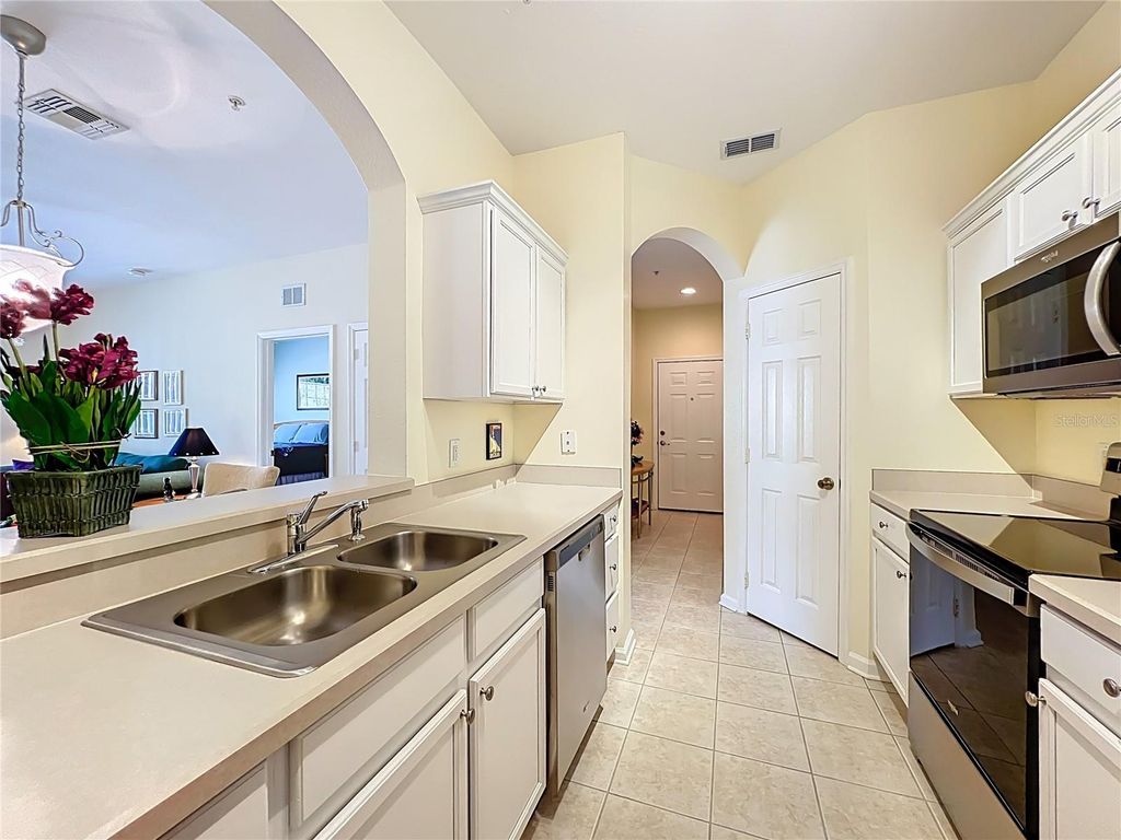 Image 7 of property listing at 6100 STEVENSON DRIVE 306, Orlando, FL 32835