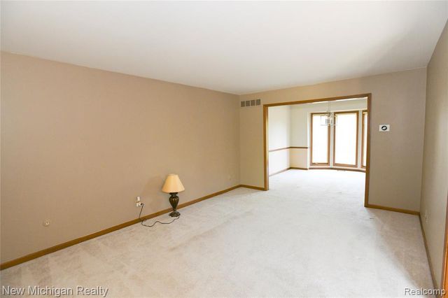 22200 Heatheridge, Farmington, MI 48167