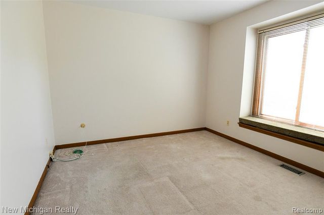 22200 Heatheridge, Farmington, MI 48167