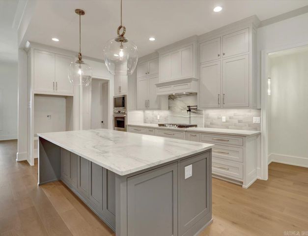 217 Gardens Gate Circle, Hot Springs, AR 71913