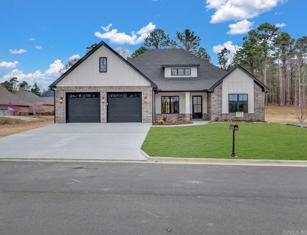 217 Gardens Gate Circle, Hot Springs, AR 71913