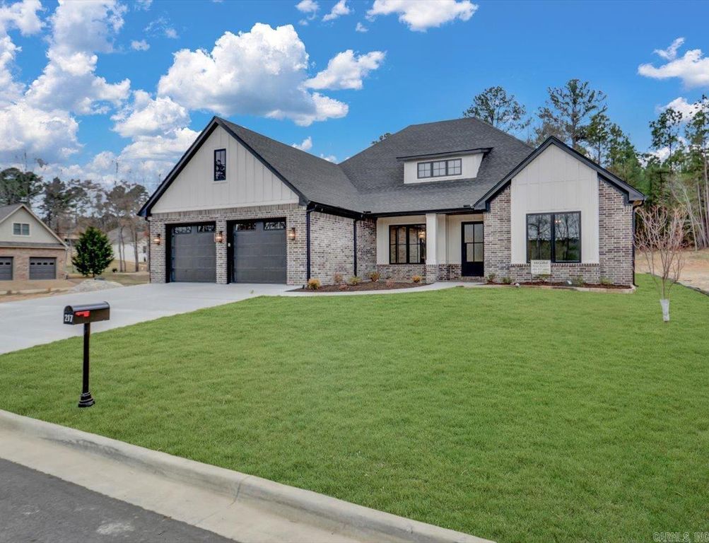 217 Gardens Gate Circle, Hot Springs, AR 71913