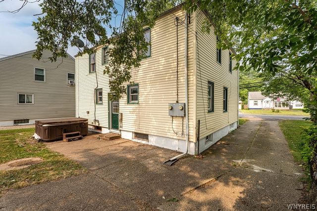 981 Beach Road, Cheektowaga, NY 14225