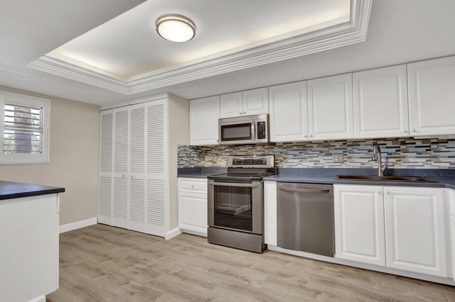 1036 US-1 221, North Palm Beach, FL 33408