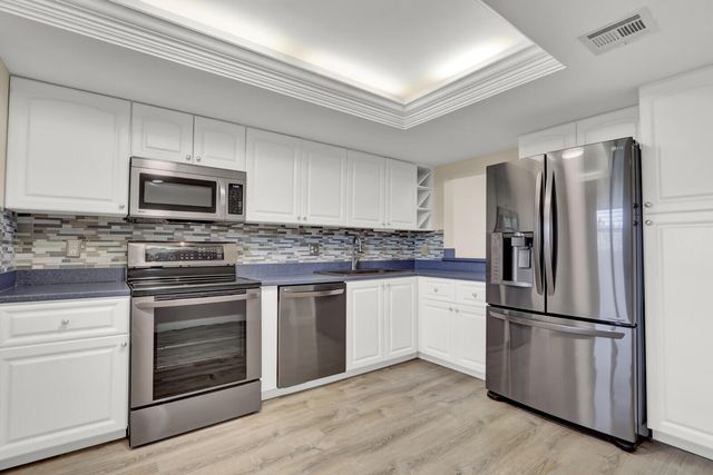 1036 US-1 221, North Palm Beach, FL 33408