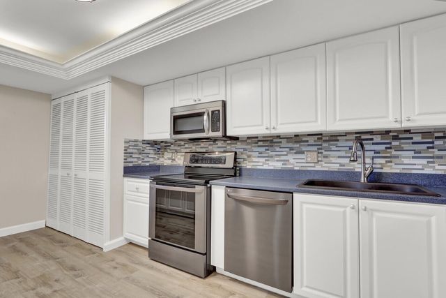1036 US-1 221, North Palm Beach, FL 33408