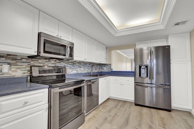 1036 US-1 221, North Palm Beach, FL 33408