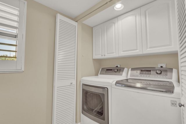 1036 US-1 221, North Palm Beach, FL 33408
