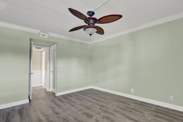 1036 US-1 221, North Palm Beach, FL 33408