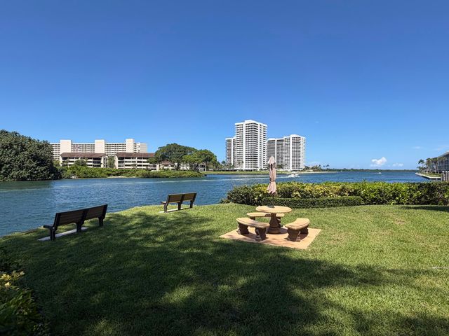 1036 US-1 221, North Palm Beach, FL 33408