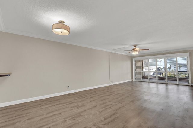 1036 US-1 221, North Palm Beach, FL 33408