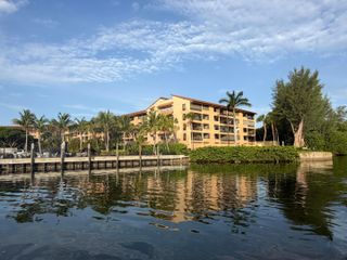 1036 US-1 221, North Palm Beach, FL 33408