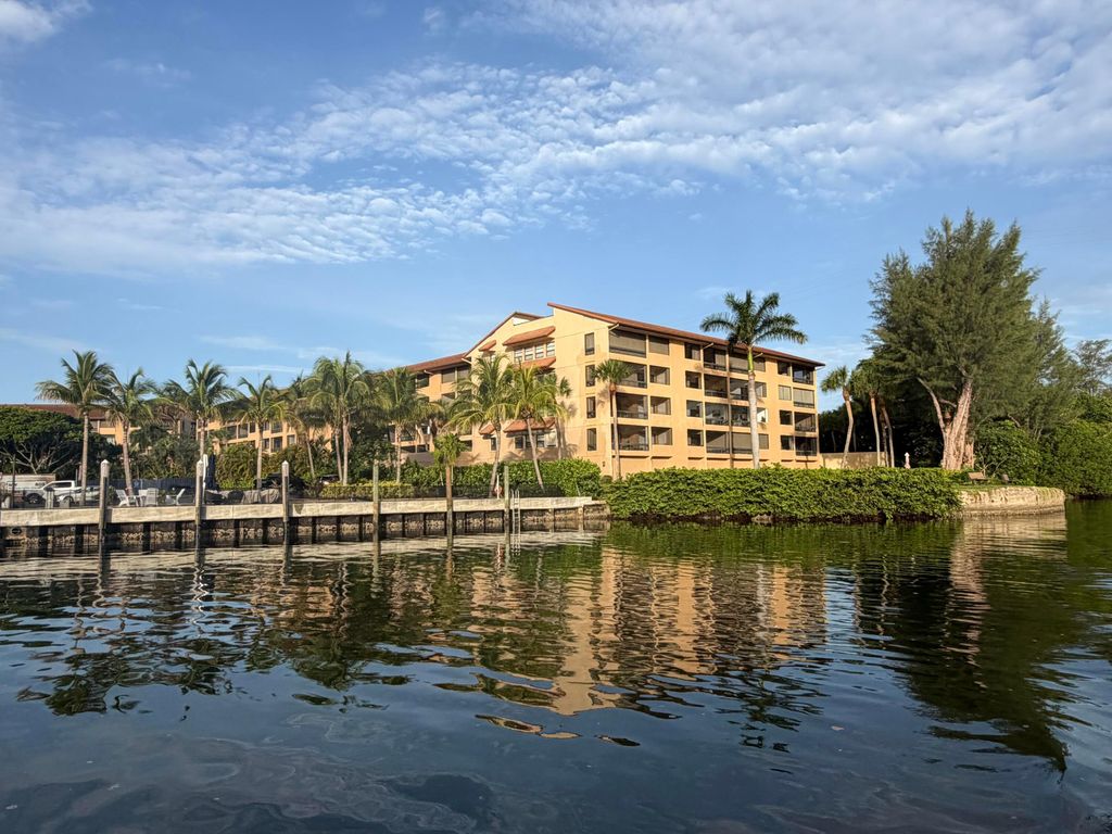 1036 US-1 221, North Palm Beach, FL 33408