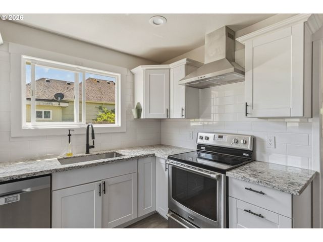 112 S GOLD St, Centralia, WA 98531