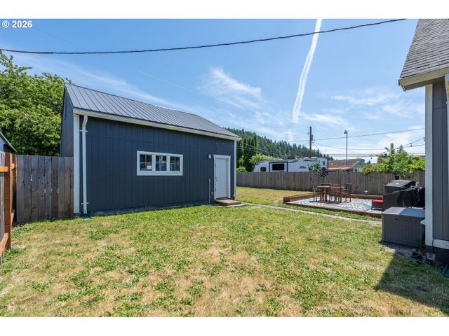 112 S GOLD St, Centralia, WA 98531