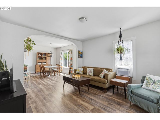 112 S GOLD St, Centralia, WA 98531
