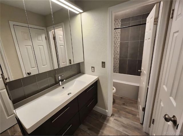 8376 S Upham Way 105, Littleton, CO 80128