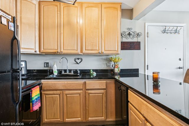 5803 Oakwood Drive B, Lisle, IL 60532